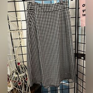 NWT cabi Houndstooth skirt size 4